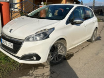 Peugeot 208 1,2 benzina