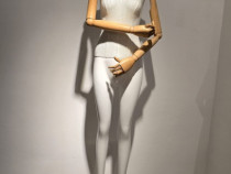 Manechine dama din fibra de sticla cu maini din lemn si tesatura in