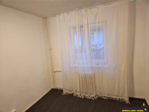 Oportunitate in Centrul Civic: camera la parter cu utilitati