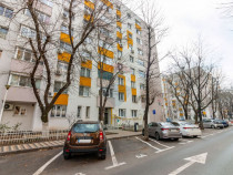 Apartament cu 3 camere de v&acirc;nzare &icirc;n zona Sebastian