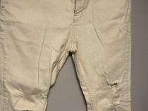 Blugi Pull&Bear carrot fit &ndash; culoare deosebită