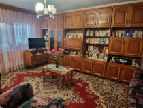 Vind apartament 4 camere et 4 din 4