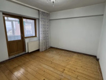 Apartament cu 3 camere decomandate zona Burdujeni