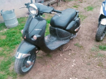 De v&acirc;nzare 3 scutere 2t