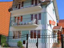 Pensiune Guesthouse de v&acirc;nzare, 12 camere parcare
