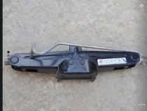 Cric foarfeca aproape nou