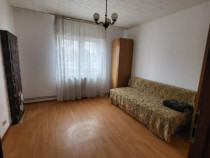 Proprietar v&acirc;nd apartament!