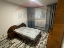 Apartament cu 3 camere de vânzare în zona Rovine