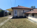 Casa cu 3 camere și o bucatarie de vară și 1300 mp teren