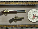 Panou/tablou arme decorative de epoca cu ceas