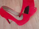 Pantofi roșii cu platforma ascunsa