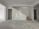 Duplex cu 5 camere si 2 bai, despartit prin camera tehnic...