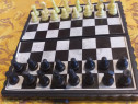Joc de șah cu tablă metalică,piese prevăzute cu magnet