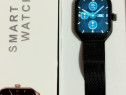 Smartwatch negru cu brățară metalică