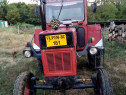 Tractor și balotiera