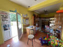 Casa de vanzare, cu 2 camere, zona cu vad comercial.