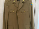 Costum militar aproape nou