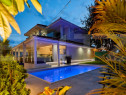 Casa lux 5 camere, 280 mp utili, piscina, Bucium
