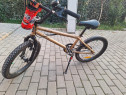 Vând bicicleta BMX