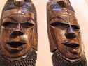 Măști africane sculptate vintage