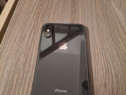 Iphone XS + încărcător.