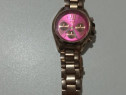 Vând un ceas de damă marca NY London, cu carcasă roz și afișaj analog