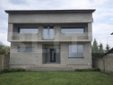 Casă cu arhitectură modernă
