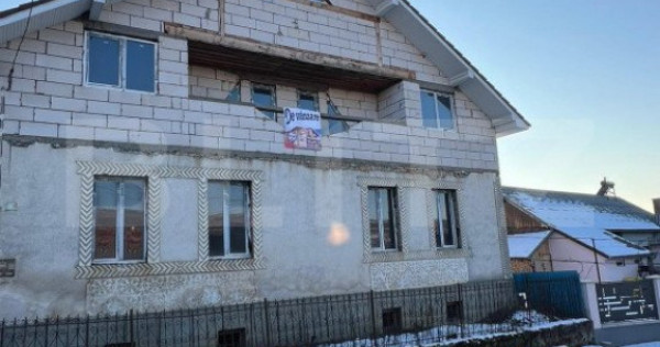 Casa de vanzare budacu de sus 240 mp utili, teren 11.5 ari