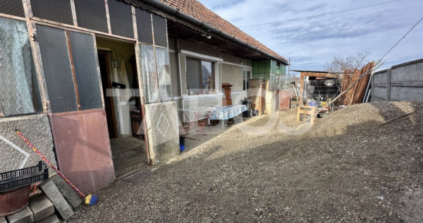 Casa de vanzare 3 camere 90 mpu teren liber 1192 mp in comun