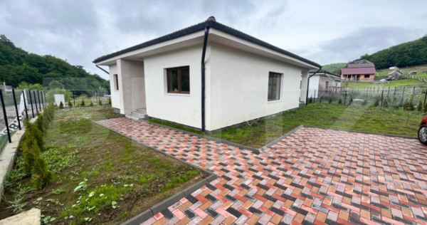 Casa individuala de vanzare, 100 mp, finisata, zona dealu je