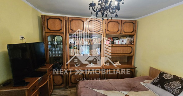 Casă 4 camere cu 2 intrări, garaj și teren 1751mp– c...