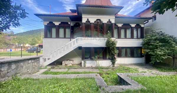Vilă cu farmec istoric în bușteni, pensiune sau locuin...