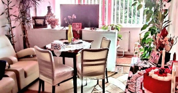 Apartament 3 camere de vânzare