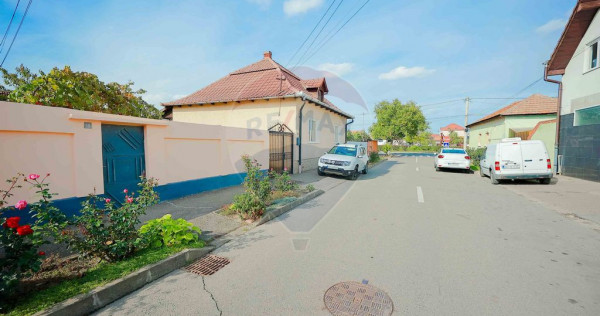 Casă cu 2 camere de vânzare în zona ioșia strada arț...