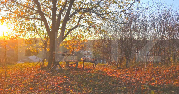 Teren cu vedere panoramică, 32 m deschidere la stradă –