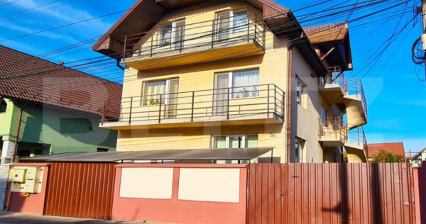 Casă unifamilială 9 camere, teren 560 mp, 7 locuri de parc