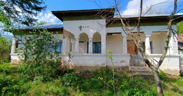Casa de vanzare la tara