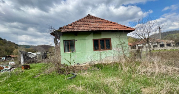 Vand casă cu 2 camere, cărmăzănești