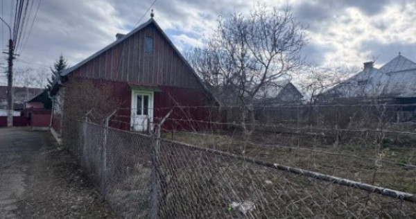 Casa demolabila, teren 1000mp, centru , radauti