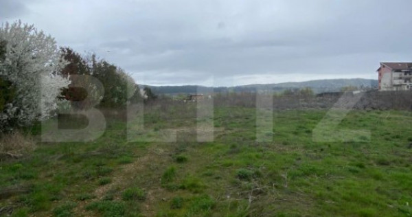 Teren intravilan, acces la autostradă, in luna langa campia