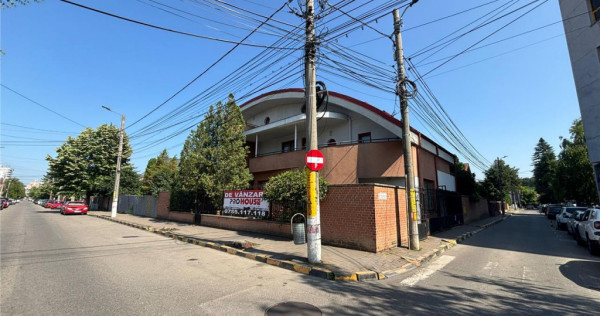 Ultracentral - vila de - teren 506mp