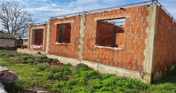 Reco casa la rosu biharia