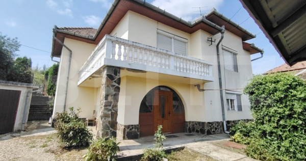 Casă solidă cu pod, foișor și 2 garaje in tarnaveni
