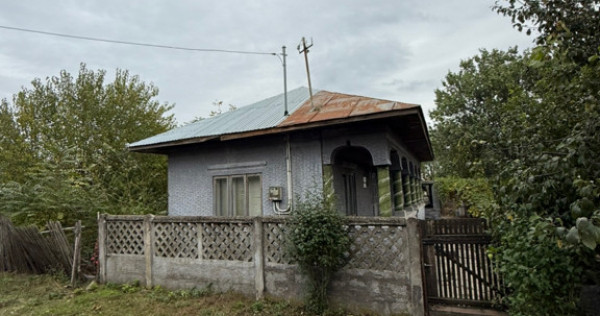 Vand teren 970 mp cu casă + anexe, stănești–bălănu