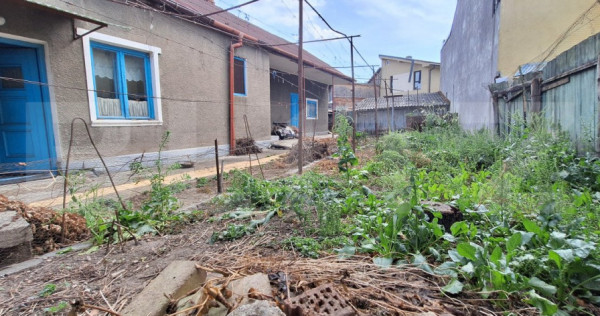 Casa renovabila/demolabila cu teren de 365 mp, zona paris
