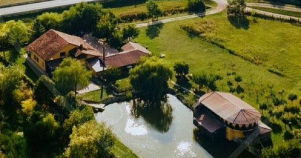 Vând teren intravilan