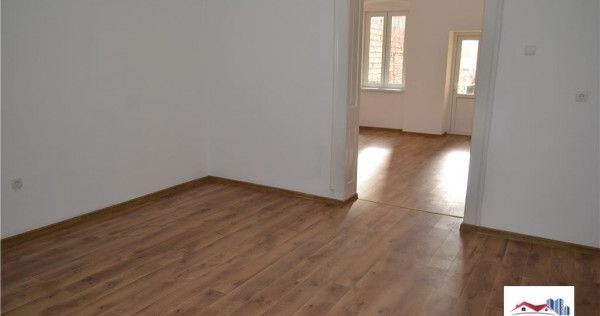 Spatiu comercial de inchiriat in zona centrala