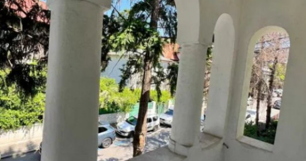 Zona capitale vila 250 mp ideal afterschool birouri clini...