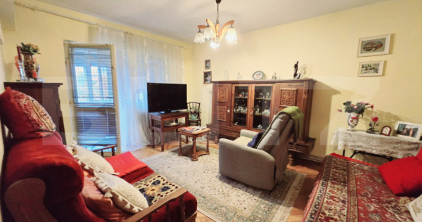 Apartament cu 4 camere,decomandat,77 mp, zona centrala, blaj