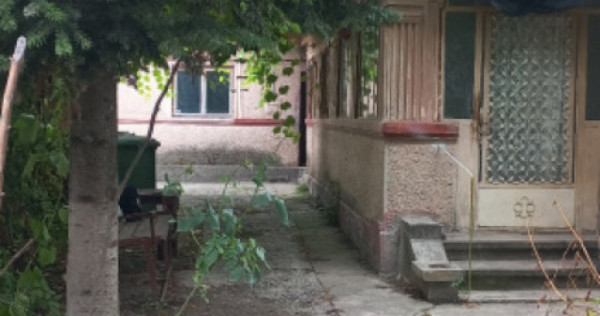 Imobil 5 camere si teren, racordat la utilitati, stoenesti-